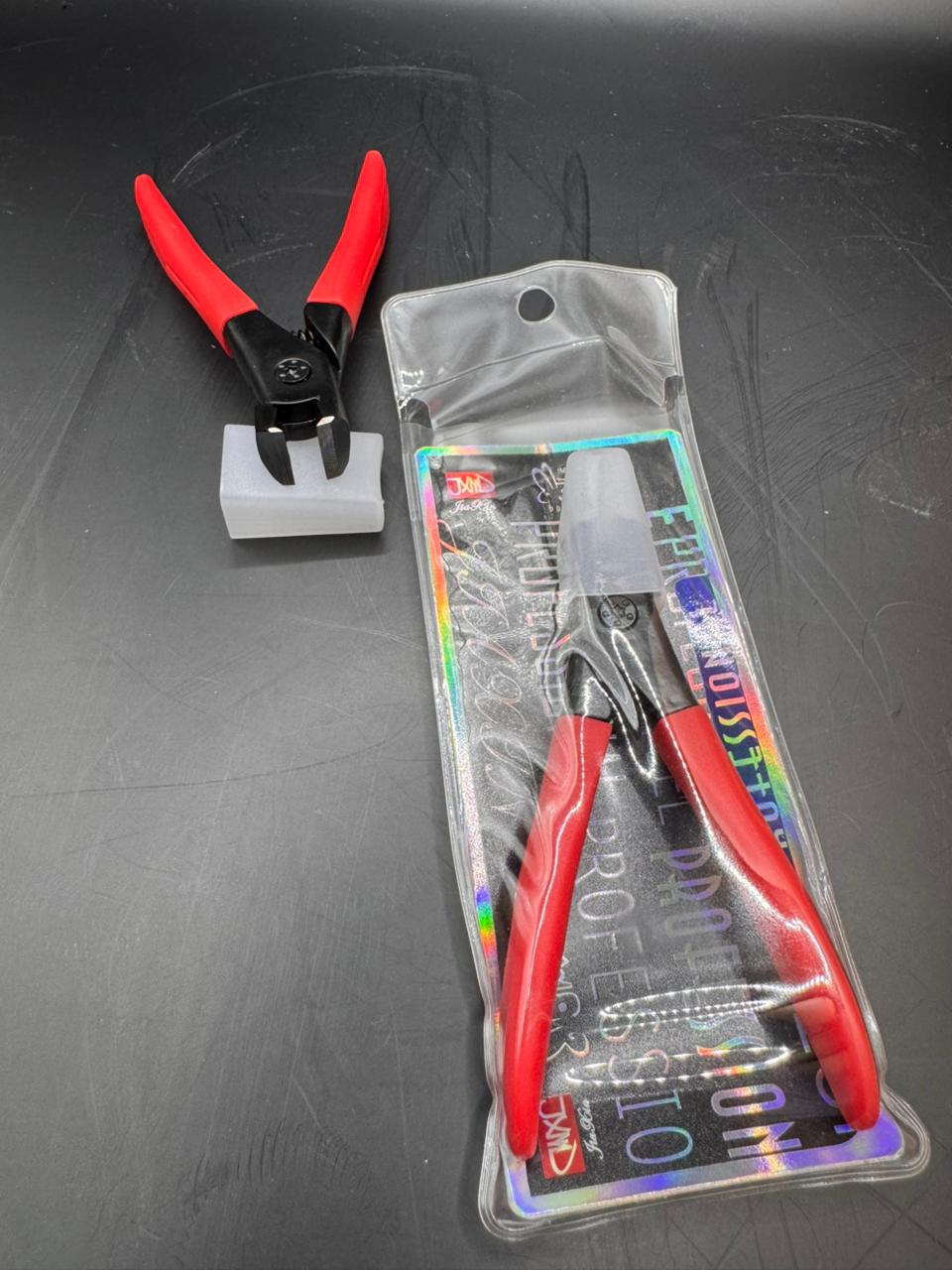 Nail scissors