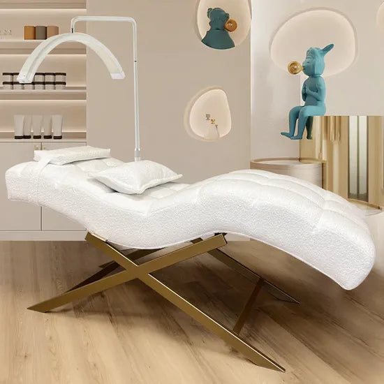Curved lash bed
